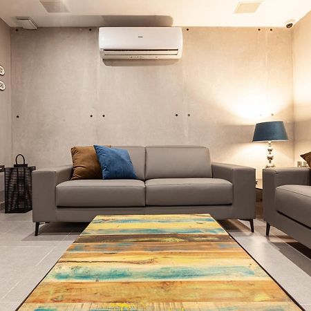 Charming,Comfortable And Centrally Located Group Accomodation Gzira Экстерьер фото