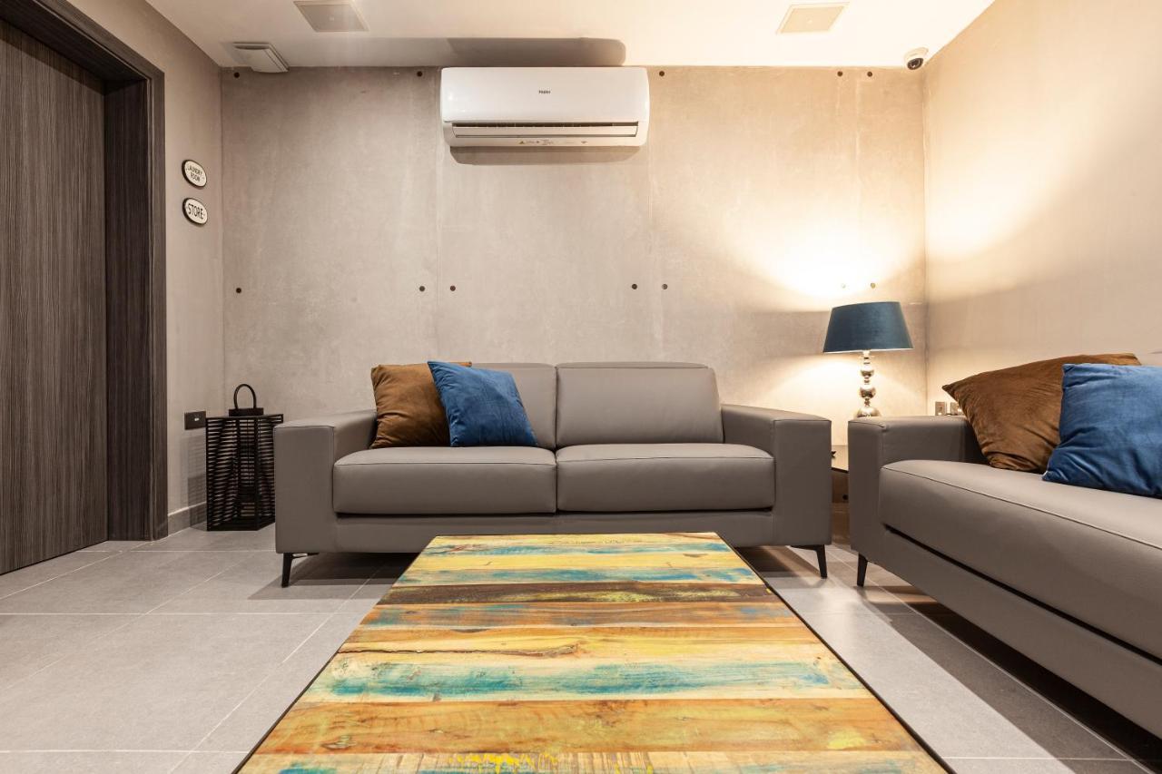 Charming,Comfortable And Centrally Located Group Accomodation Gzira Экстерьер фото